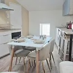 Sous Les Toits Yssoiriens - Centre-ville Apartman *